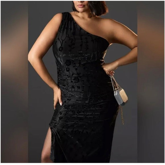 Hutch Dresses & Skirts - Hutch Black Floral Burnout Velvet One Shoulder Ruched Midi Dress M